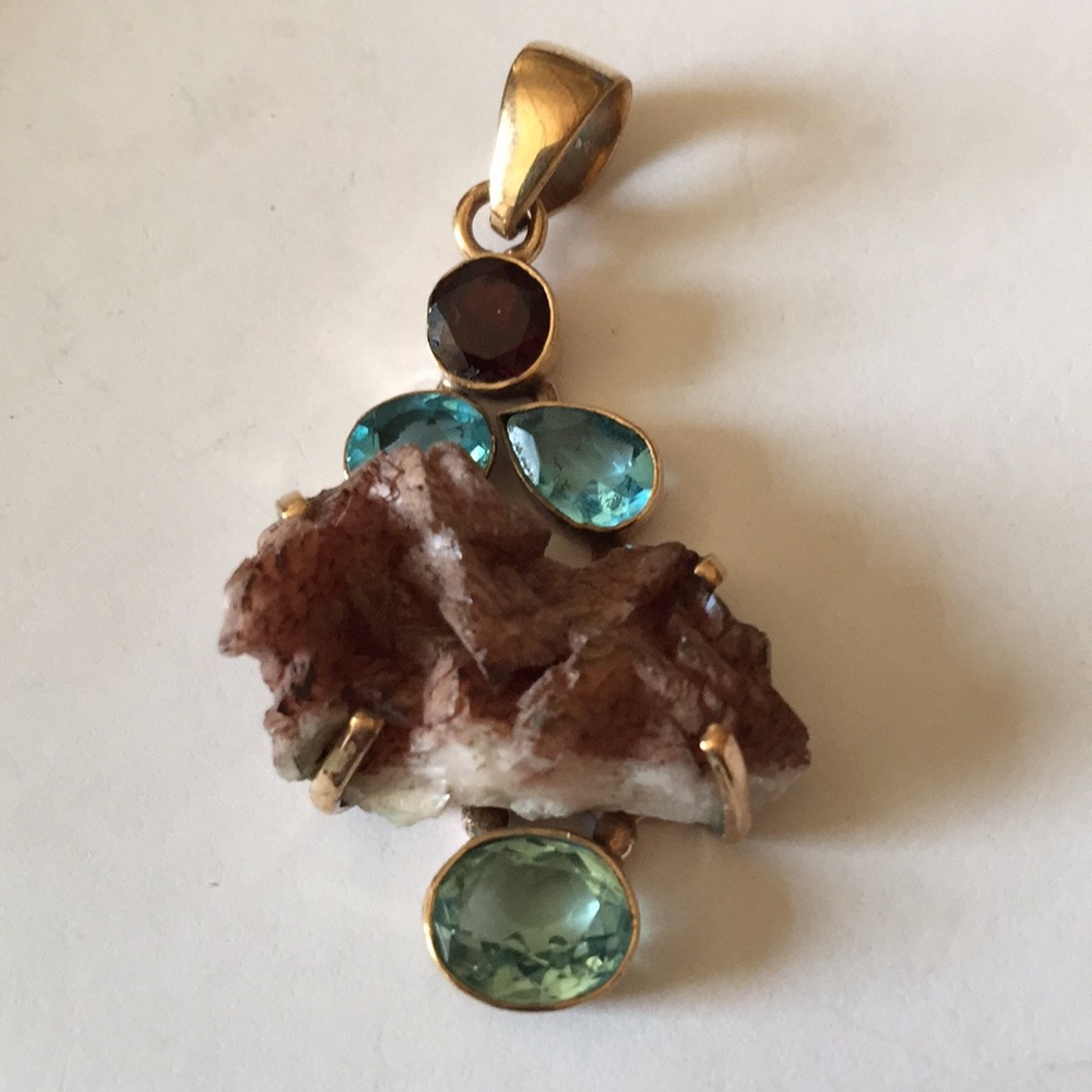 Multi stone pendent